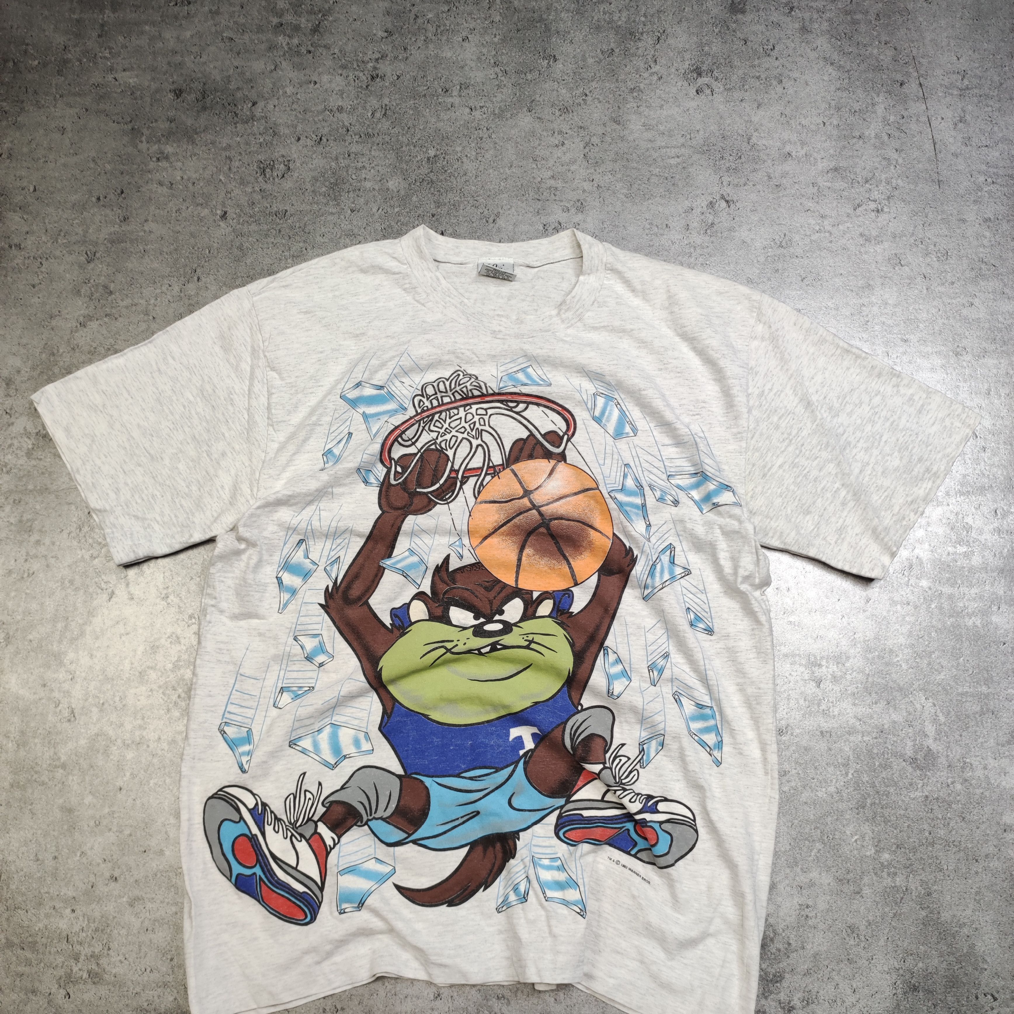 Vintage × Warner Bros RARE 1993 Warner Bros Taz Basketball Full Over Print Tshirt Size US L / EU 52-54 / 3 - 3 Thumbnail