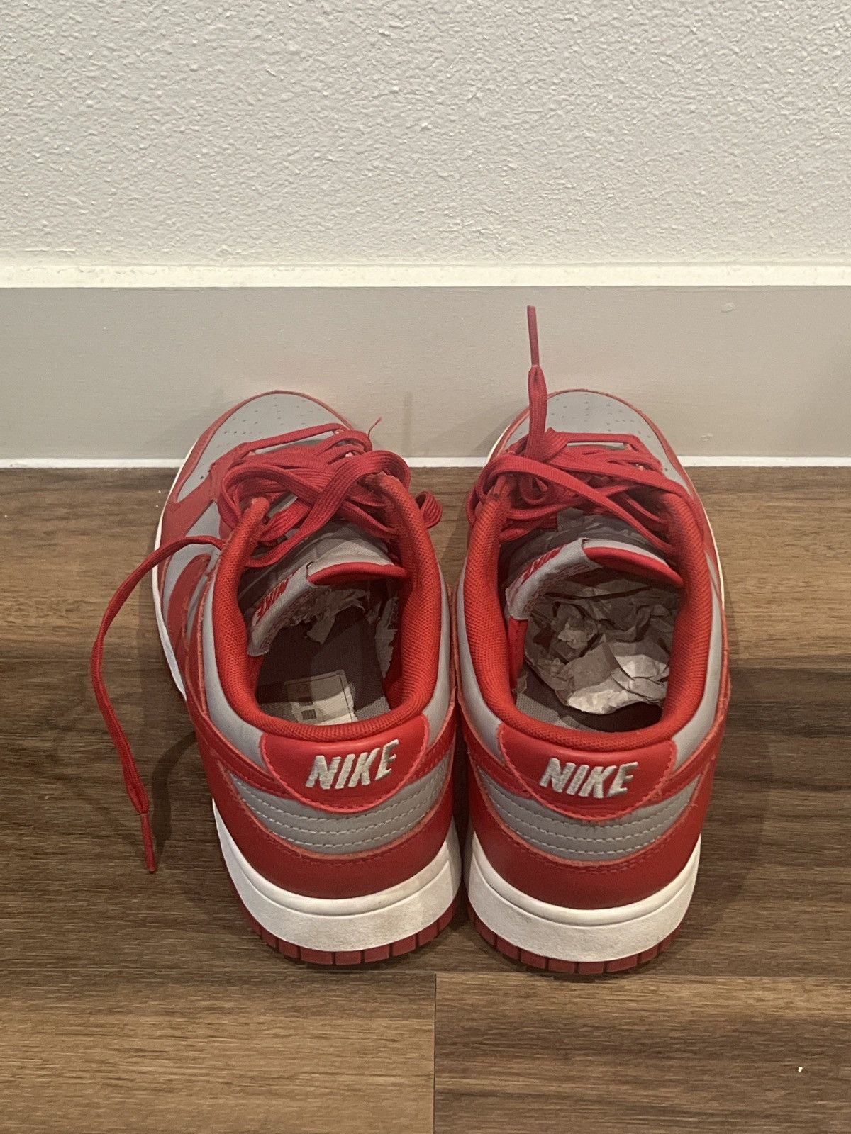 Nike Nike dunk red and grey Size US 9.5 / EU 42-43 - 4 Thumbnail