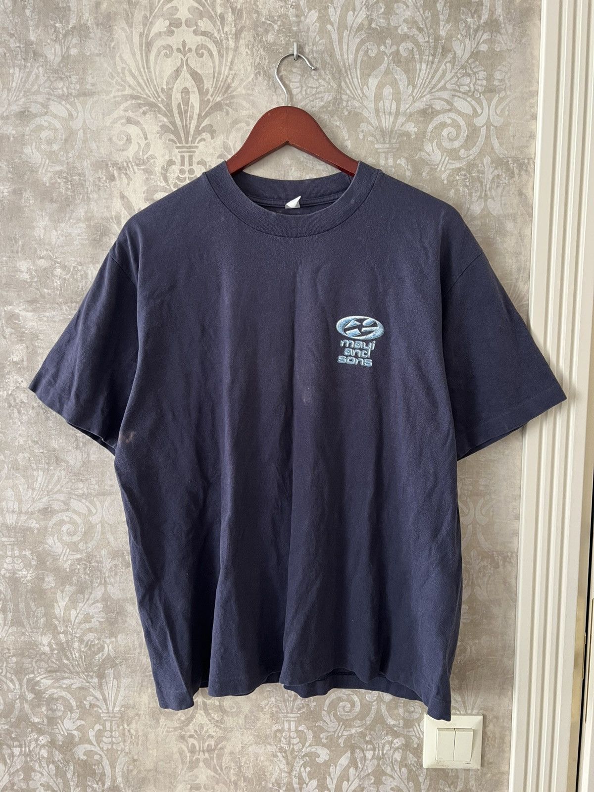 Vintage Vintage Maui and Sons Shark Graphic Tee Hawaii Surf Skate Size US L / EU 52-54 / 3 - 7 Thumbnail