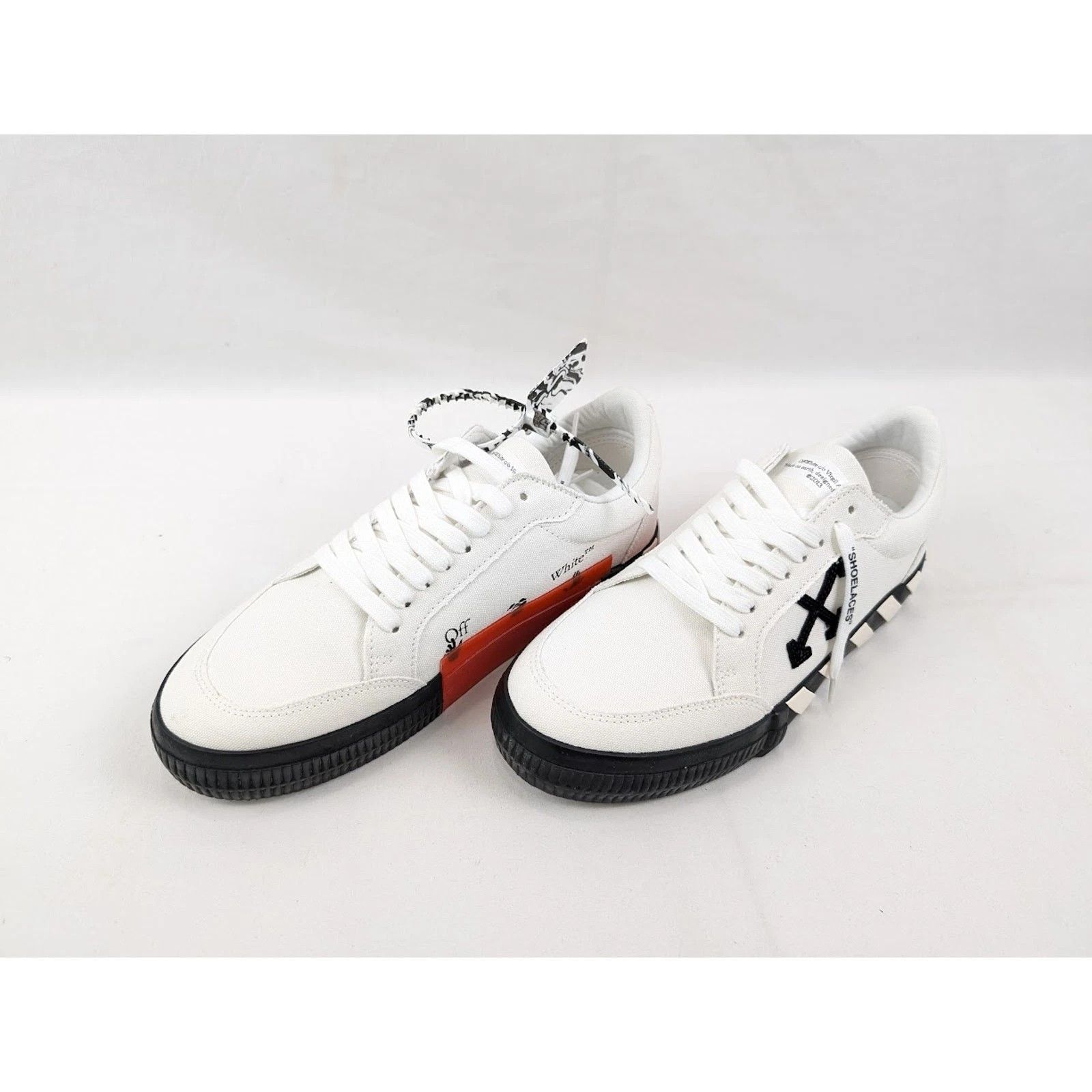 Off-White o1rshd1 Low-Top Sneakers Vulcanized Canvas in White/Black Size US 12 / EU 45 - 15 Thumbnail