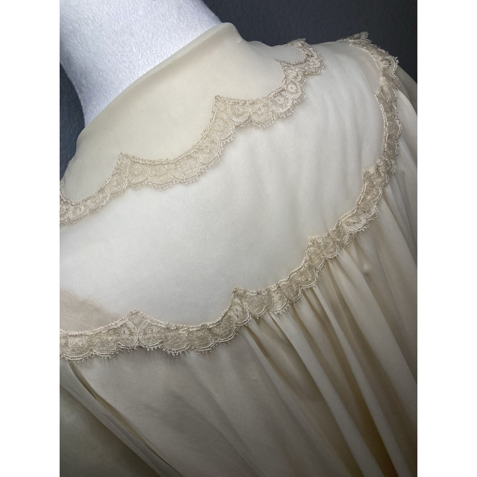 Vintage 40s/50s Artemis Nightgown Robe 32 Peignoir Lace Lingerie Size XS / US 0-2 / IT 36-38 - 17 Thumbnail