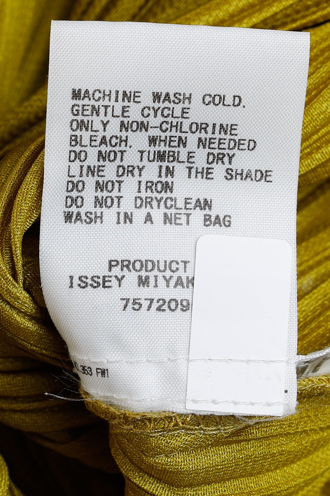 Pleats Please Issey Miyake Issey Miyake Pleats Please Pleated Long Buttoned Cardigan Size L / US 10 / IT 46 - 10 Thumbnail