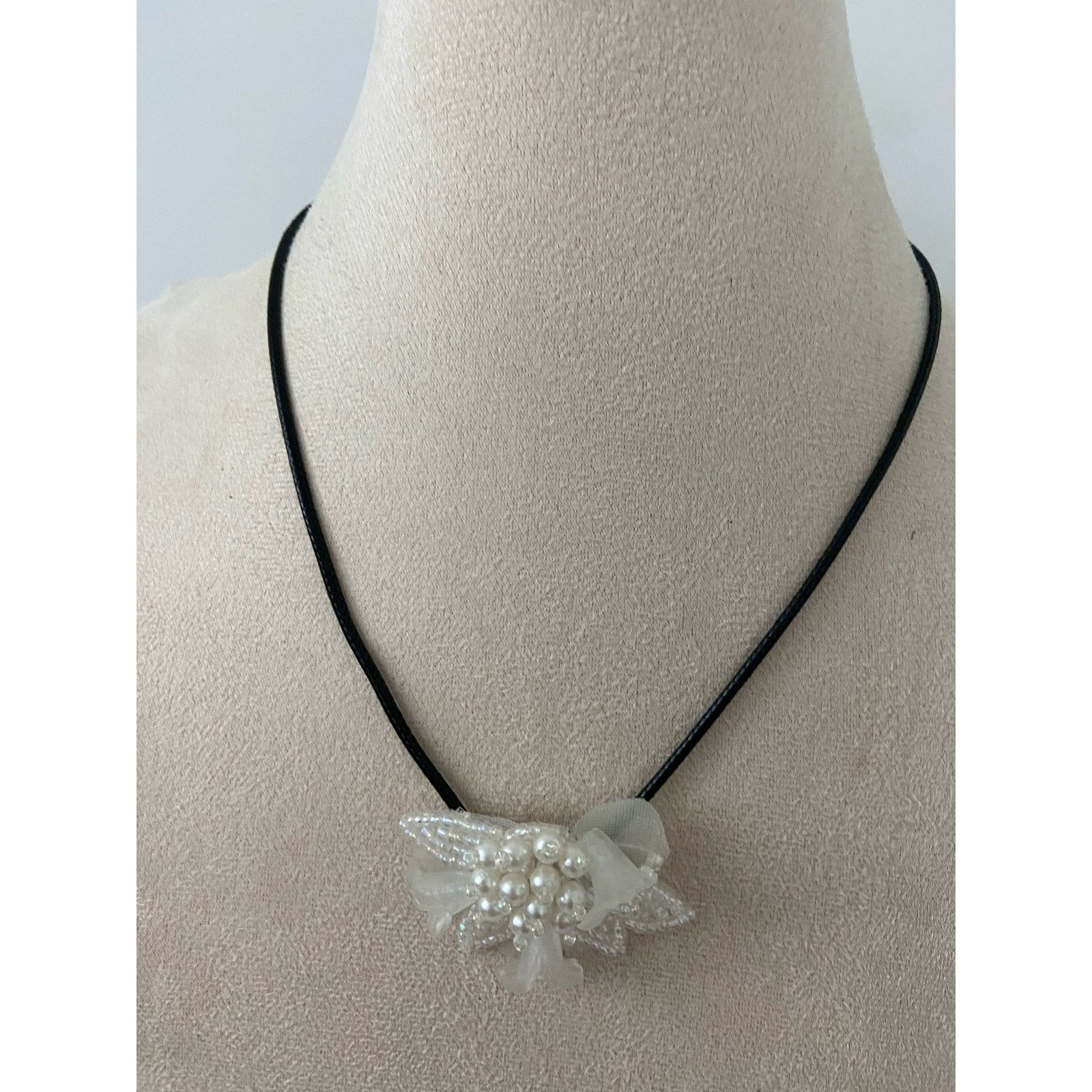 Handmade Upcycled faux pearl pendant necklace Size ONE SIZE - 1 Thumbnail