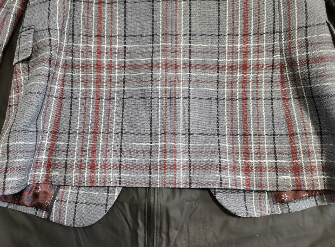 Valentino Valentino Grey and red Plaid pattern suits Size 48R - 3 Thumbnail