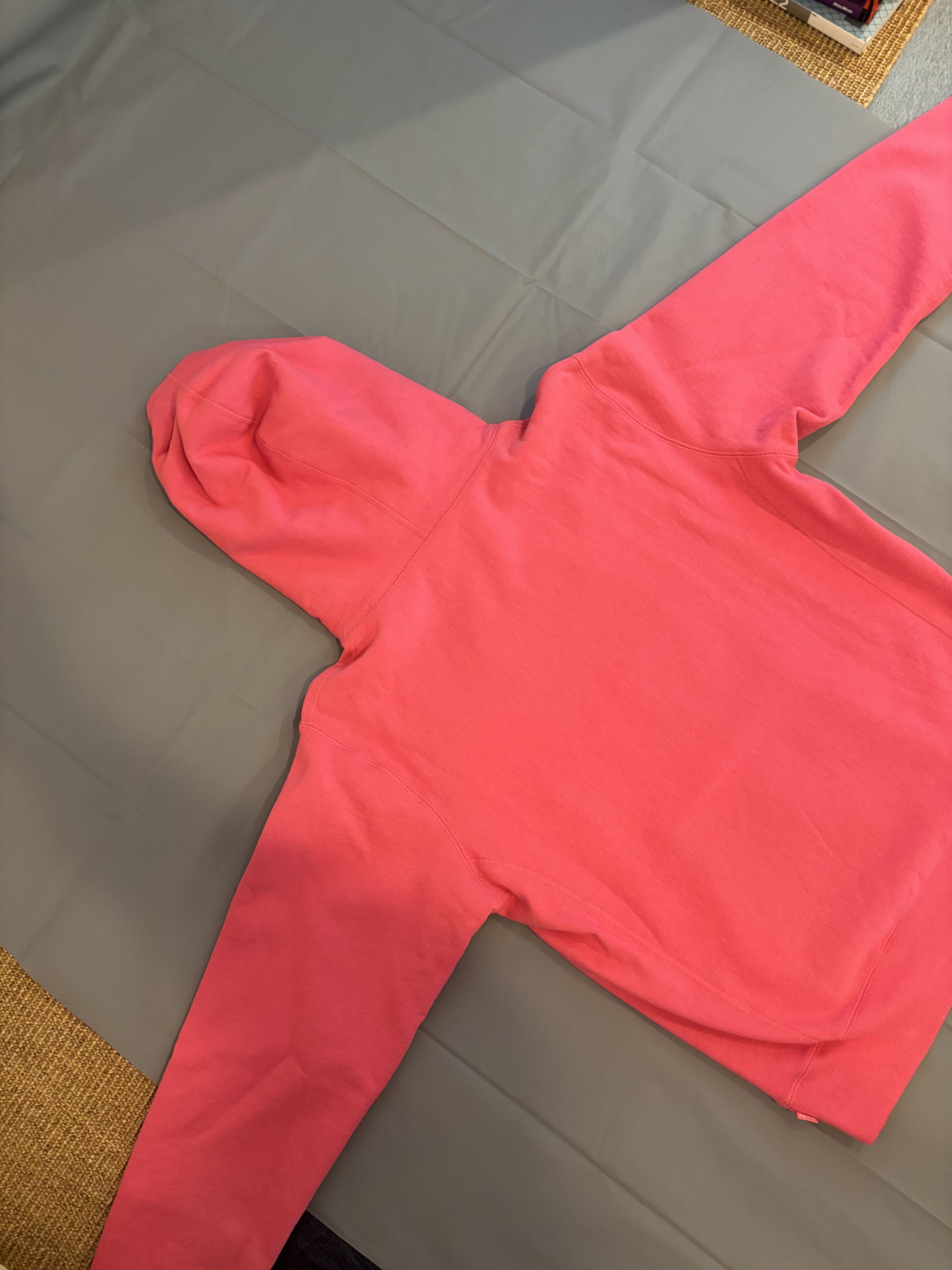 Supreme Sweat à capuche Supreme rose logo vert en tbe Size US M / EU 48-50 / 2 - 16 Thumbnail