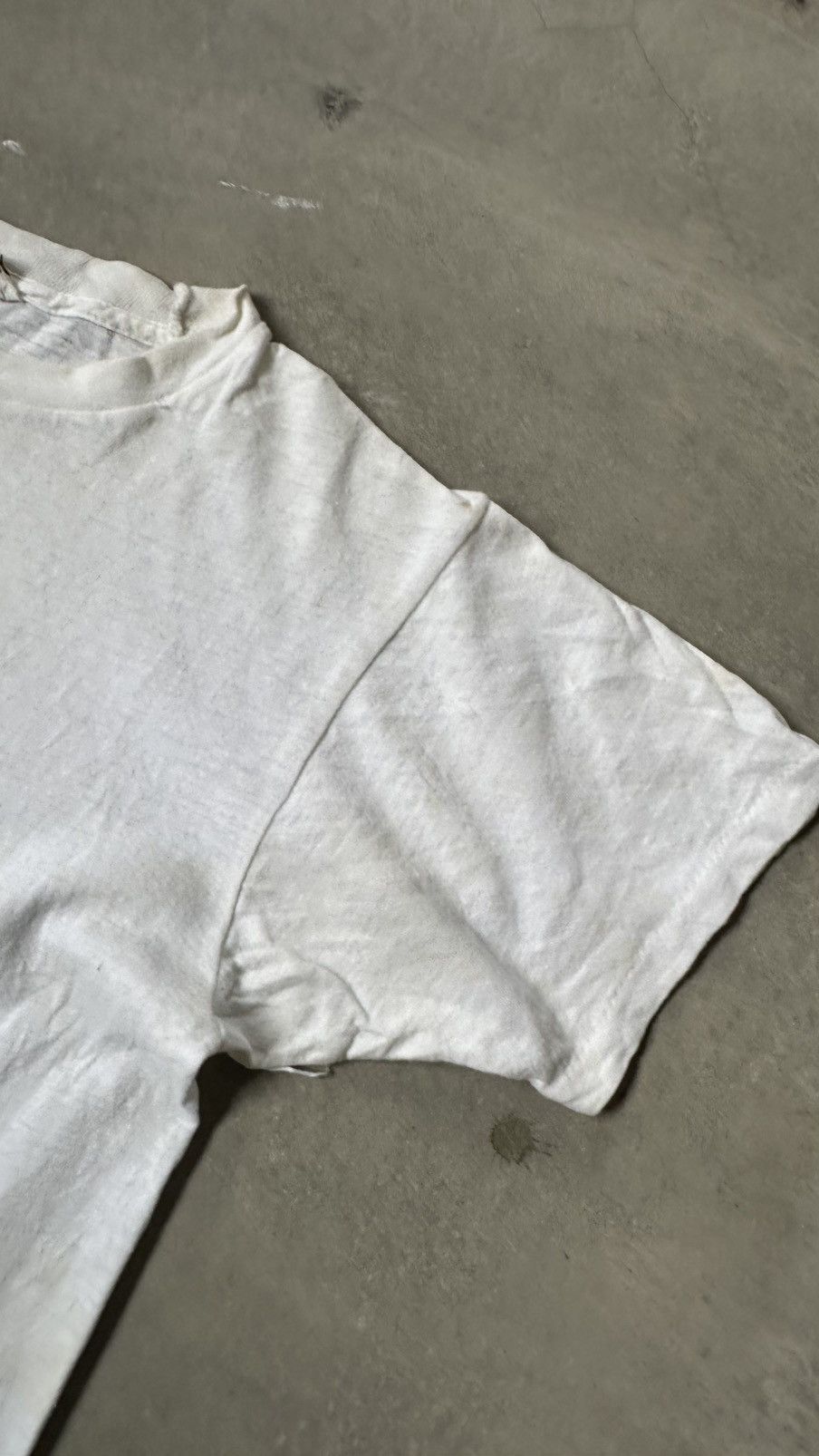 Vintage VINTAGE 70S PAPERTHIN DISTRESSED PLAIN TEE Size US S / EU 44-46 / 1 - 3 Thumbnail