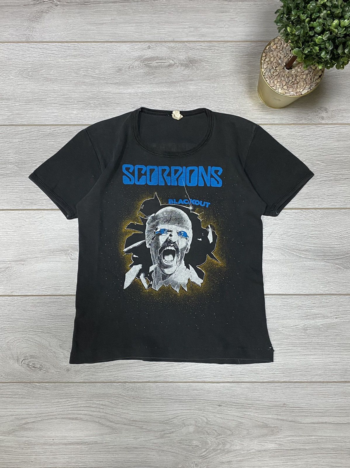 Band Tees Scorpions 🦂 1982 RARE The Blackout tour vintage faded tee Size US S / EU 44-46 / 1 - 1 Thumbnail