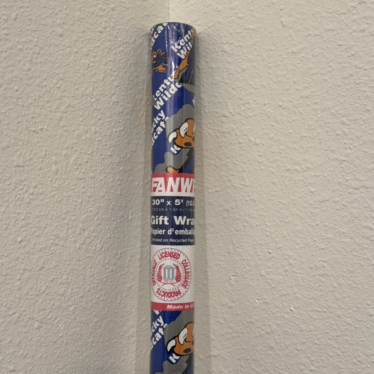 NCAA × Vintage University Of Kentucky Wrapping Paper 30”x5” (12.5 SQ. FT.) Size ONE SIZE - 1 Thumbnail