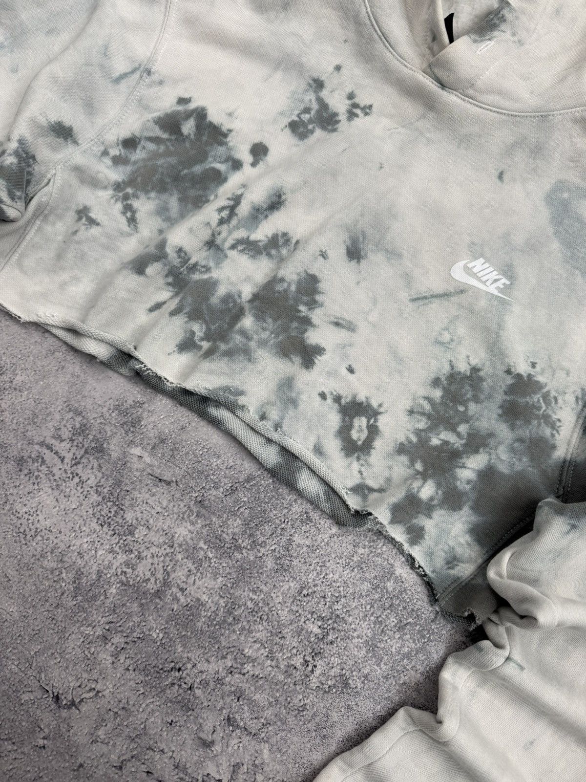 Nike Vintage Nike Y2K Cropped Hoodie Tie Dye Streetwear Size XS / US 0-2 / IT 36-38 - 11 Thumbnail