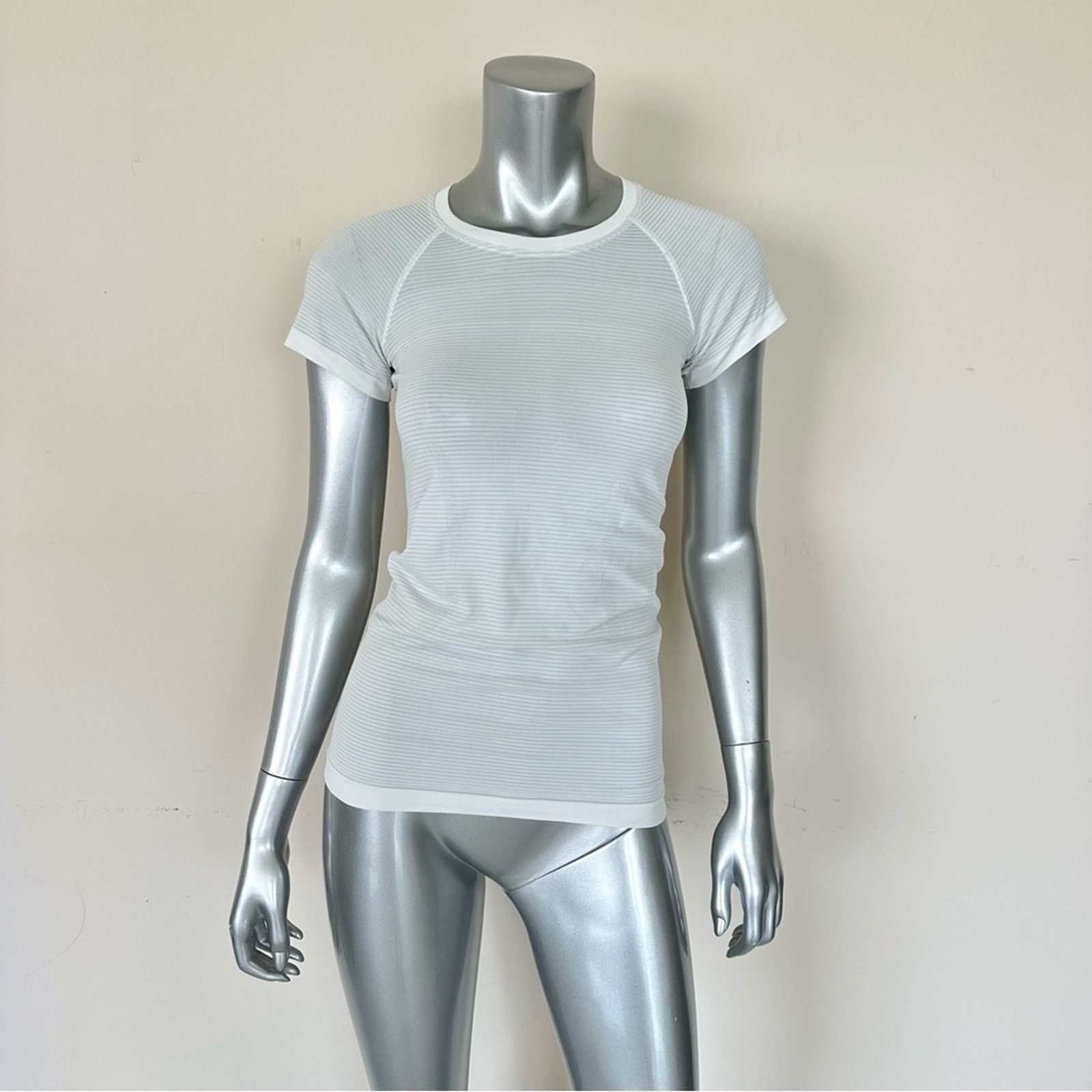 Lululemon Lululemon Athletica women T-shirt size 4 US Size S / US 4 / IT 40 - 1 Thumbnail