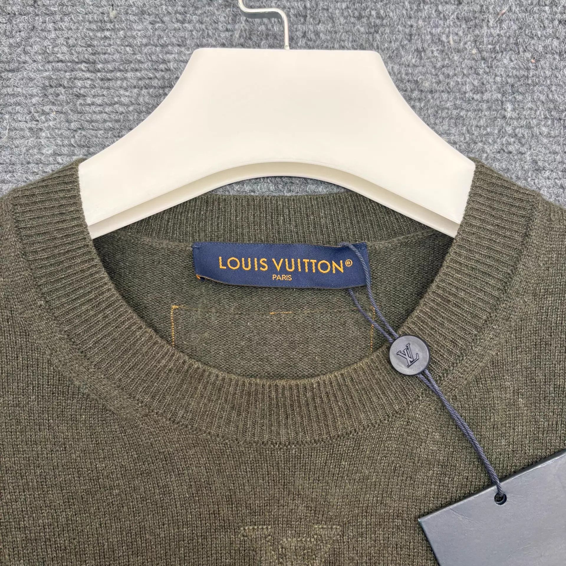 Louis Vuitton LV chest embossed logo sweater XL new with tags IT Size XL / US 12-14 / IT 48-50 - 3 Thumbnail