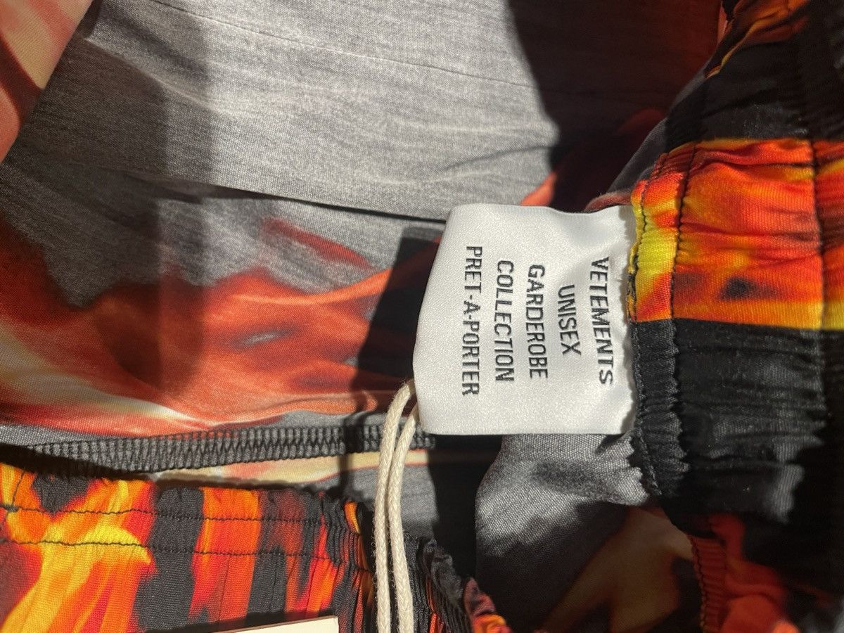 Vetements fire-print elasticated-waist cotton trousers Size US 33 - 4 Thumbnail