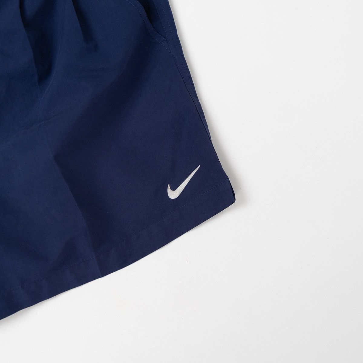 Nike Nike Mens Blue Vintage 90s Shorts Y2K Swoosh Summer Casual Size US 32 / EU 48 - 3 Thumbnail