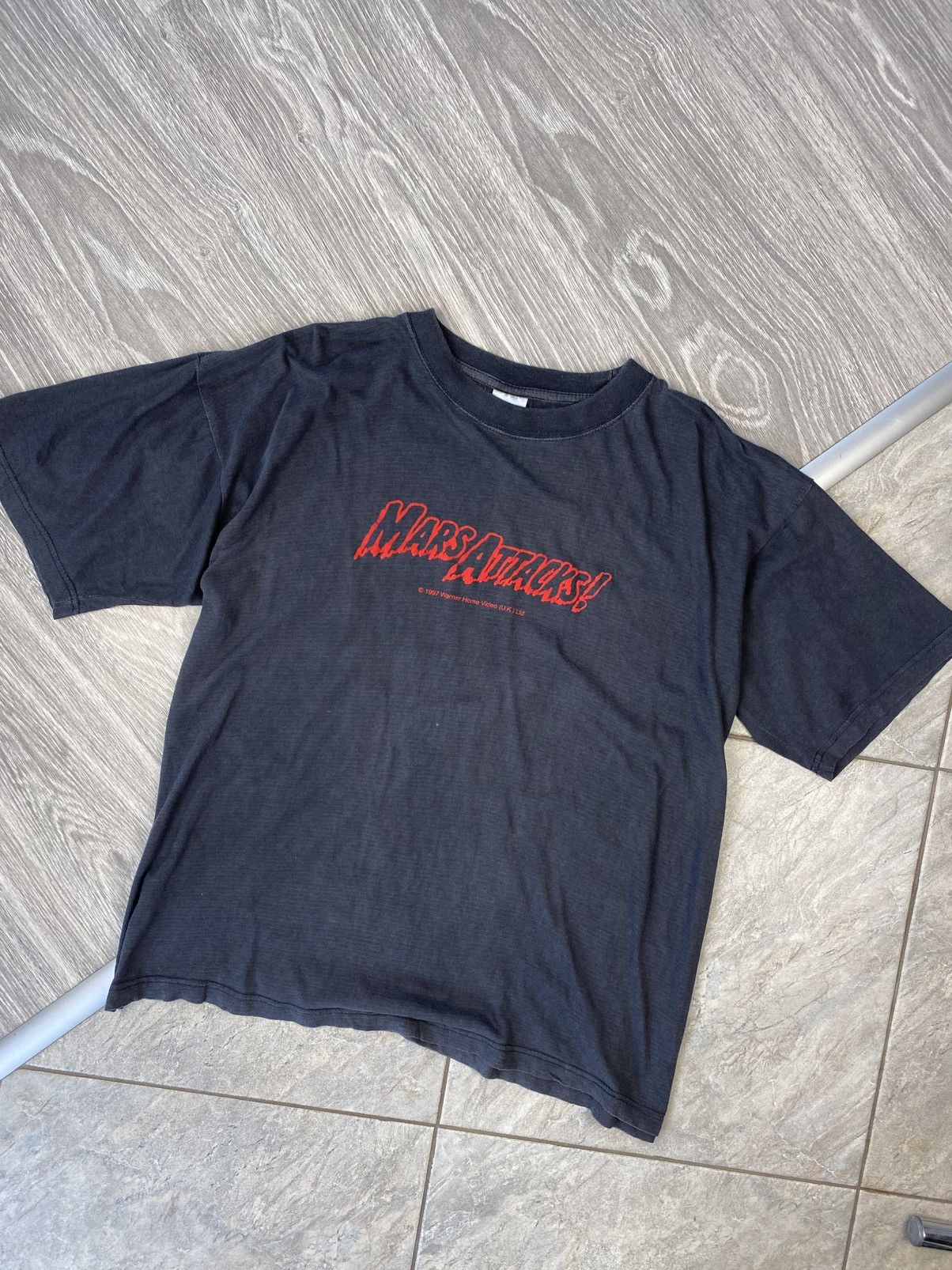 Japanese Brand × Vintage Mars attacks 1997 Warner home video Size US XL / EU 56 / 4 - 1 Thumbnail
