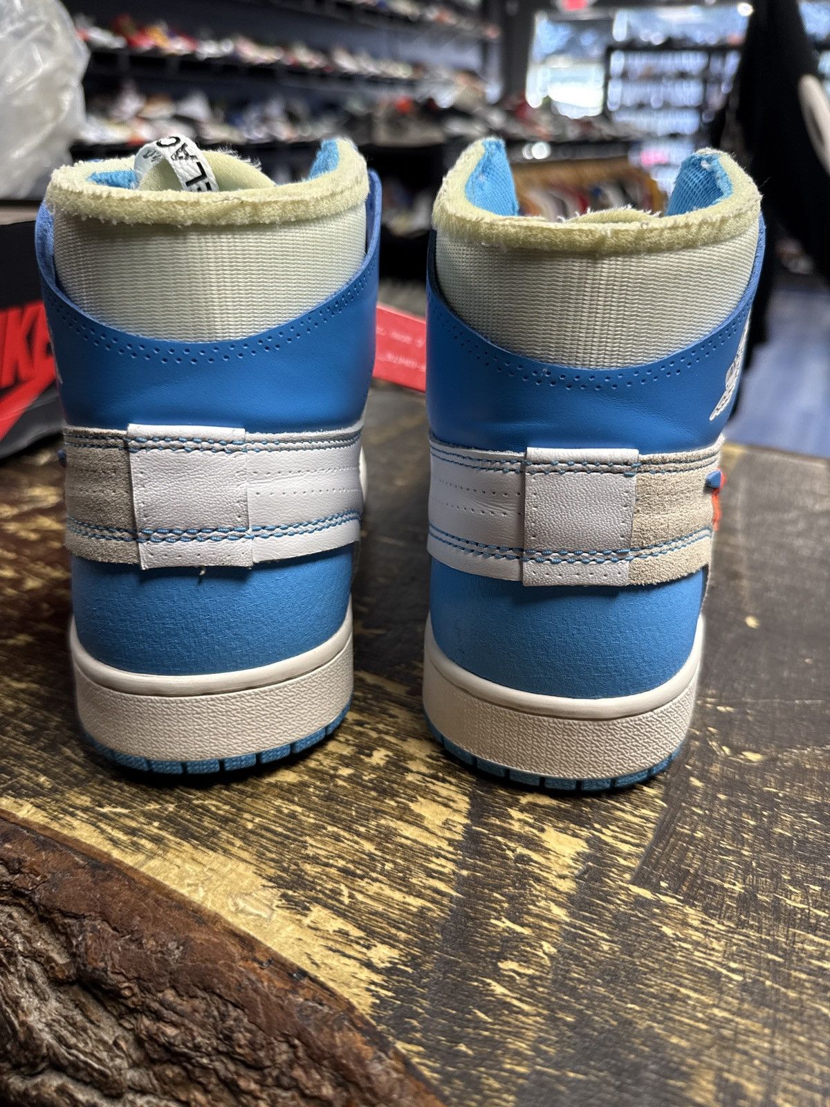 Jordan Brand × Off-White Air Jordan 1 x Off-White UNC Size 9.5 New Size US 9.5 / EU 42-43 - 12 Thumbnail