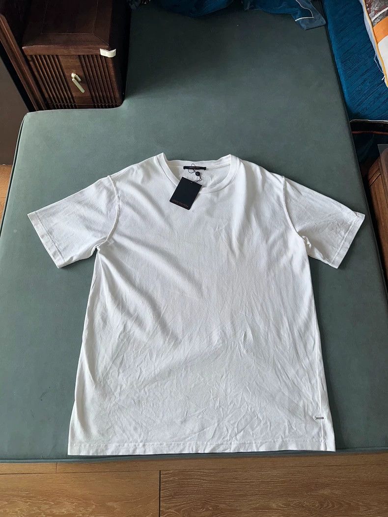 Louis Vuitton Louis Vuitton Back slogan instructions plain white short sl Size US XXL / EU 58 / 5 - 1 Thumbnail