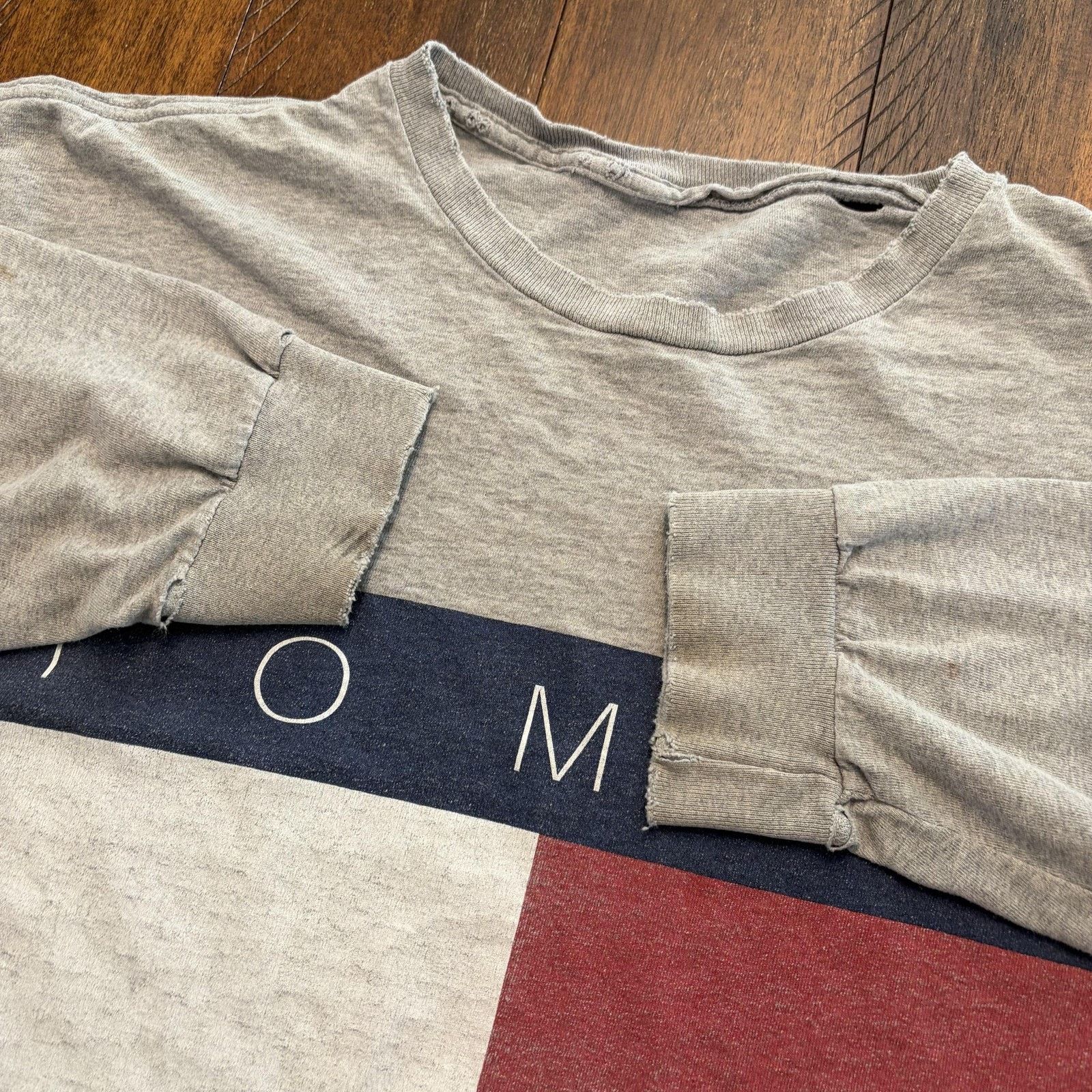 Tommy Hilfiger Tommy Hilfiger Shirt Mens Large Gray Big Flag Logo T-Shirt Size US L / EU 52-54 / 3 - 7 Thumbnail