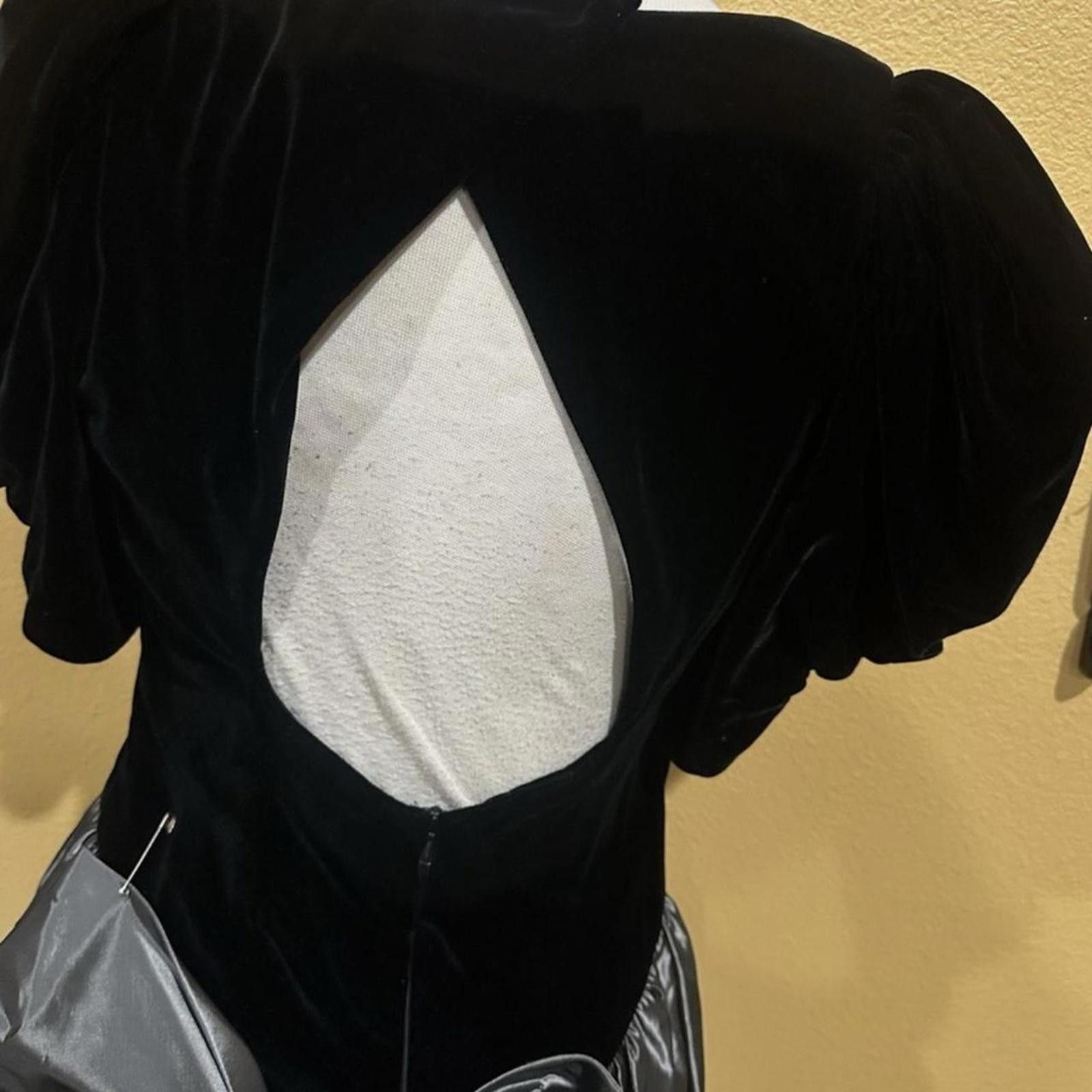 Other Black velvet dress #goth #whimsygoth vintage dress size 8 Size M / US 6-8 / IT 42-44 - 2 Thumbnail