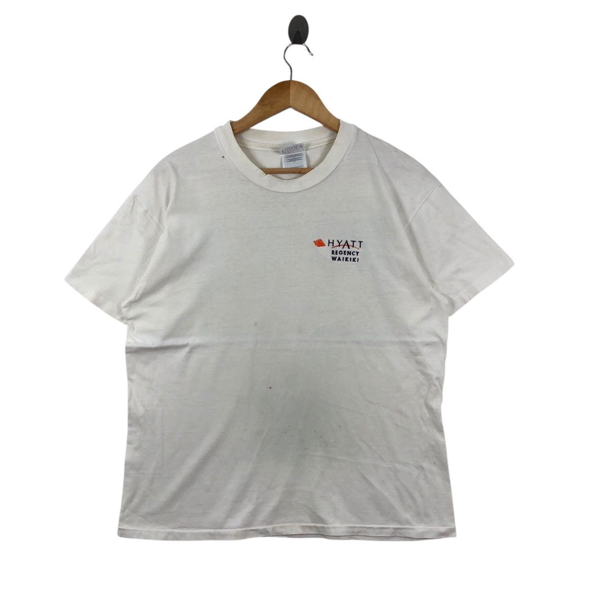 Vintage Vintage Hyatt Waikiki Photoprint T Shirt Art Size L Size US L / EU 52-54 / 3 - 3 Thumbnail
