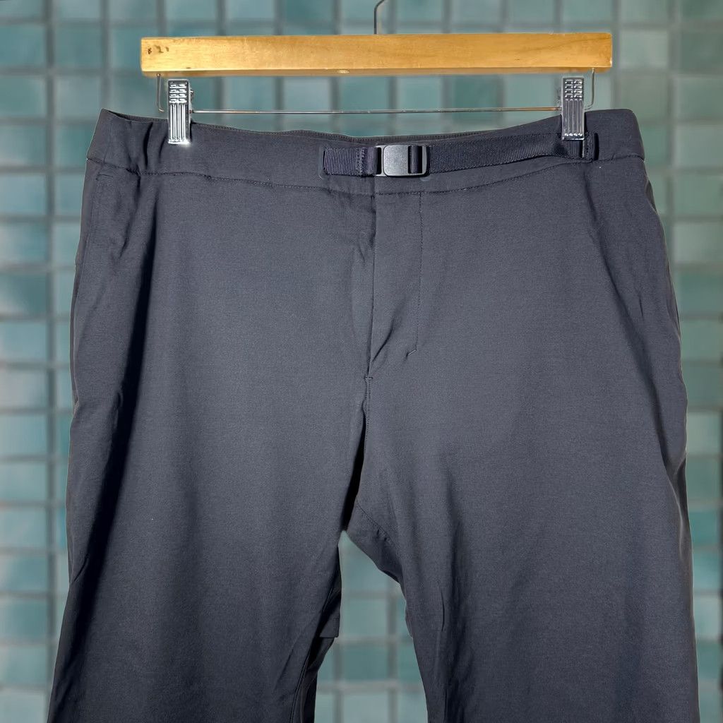 Lululemon Lululemon Pants Mens 34 Black Stretch Trousers Belted Adjustable Waist Breathable Pockets Chino Straight Regular Size US 36 / EU 52 - 1 Thumbnail