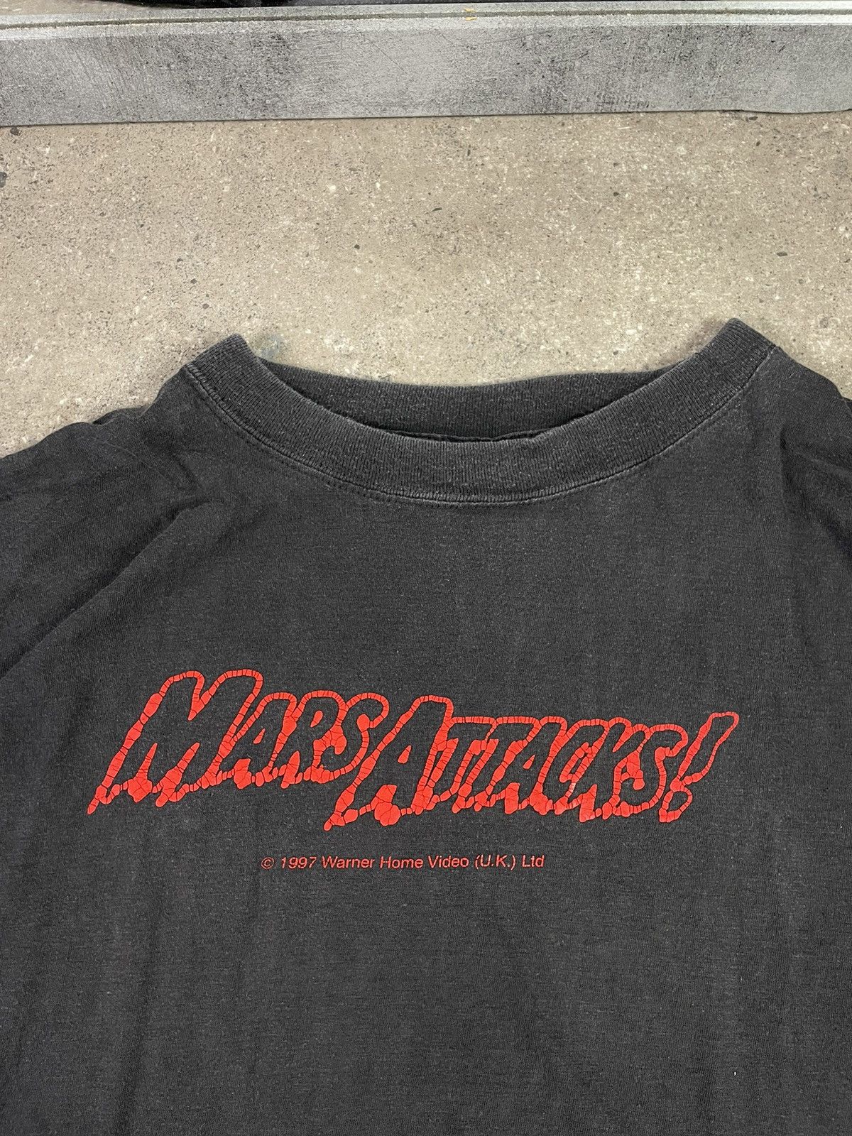 Vintage Vintage 90s 1997 Mars attacks promo movie tee t-shirt Size US XL / EU 56 / 4 - 2 Thumbnail