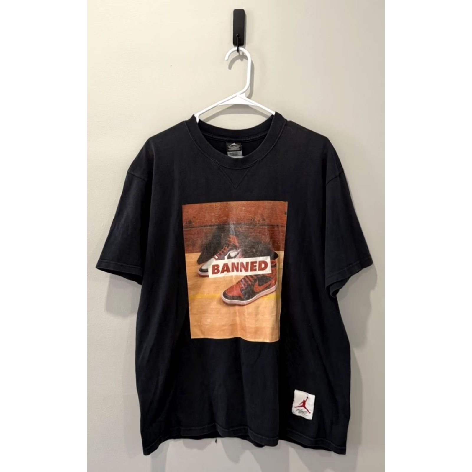 Nike VINTAGE Nike Air Jordan 1 Banned T-Shirt Shirt Men M Black 2000s Retro Sports Mens Medium Size US M / EU 48-50 / 2 - 2 Thumbnail