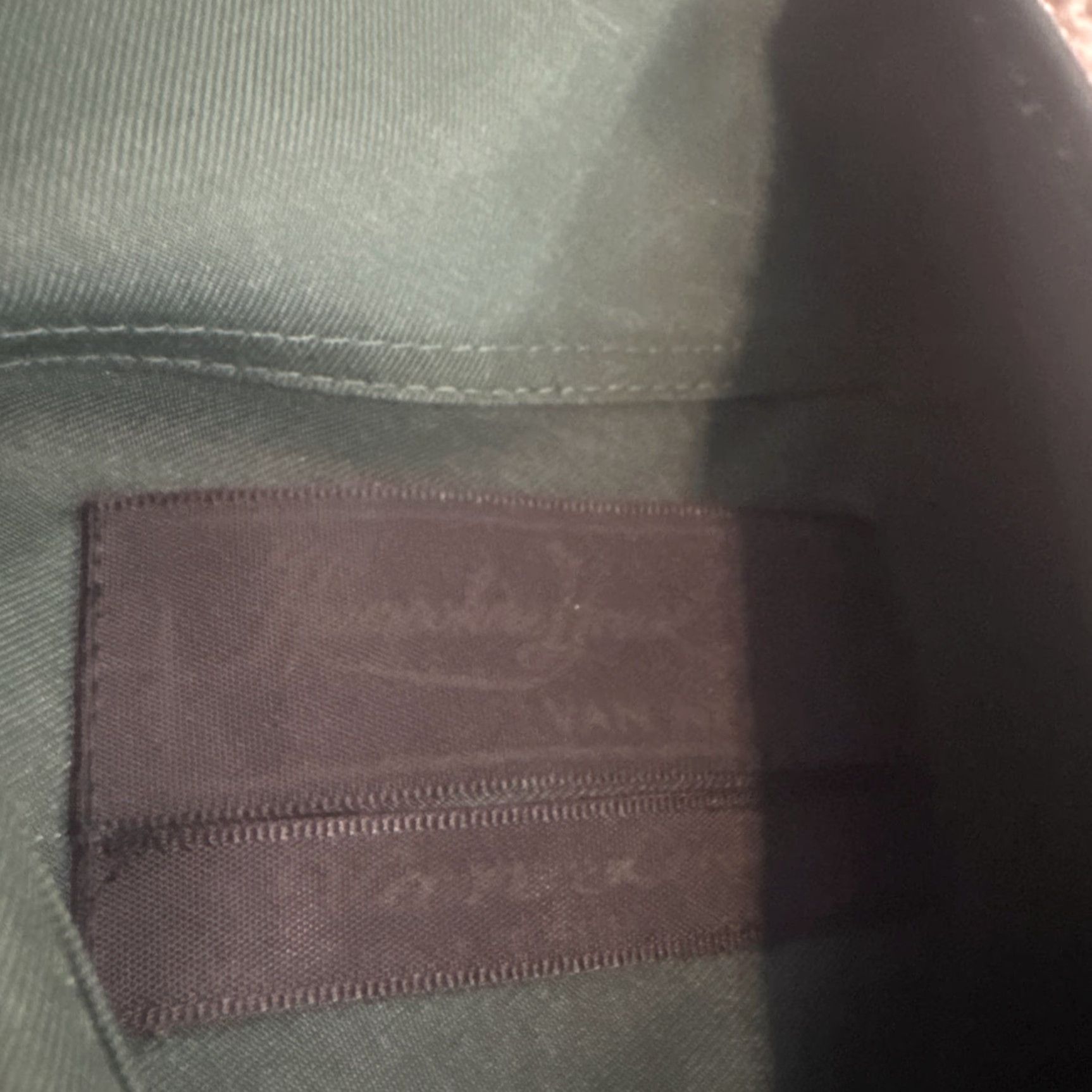 Van Heusen VINTAGE Van Heusen Hampshire House Green Satin Button-Up Shirt L 15 Unisex Adults 70s Short Sleeve Mens Womens Size US L / EU 52-54 / 3 - 5 Thumbnail