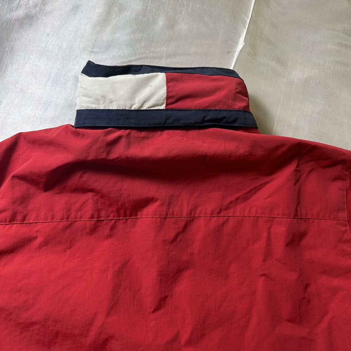 Tommy Hilfiger Vintage Tommy Hilfiger Logo Windbreaker Jacket Size L / US 10 / IT 46 - 4 Thumbnail