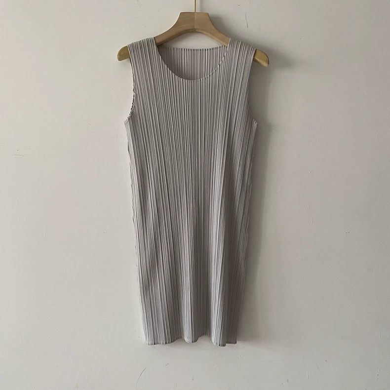 Issey Miyake Issey Miyake size:3 Grey elastic sleeveless T-shirt Size XS / US 0-2 / IT 36-38 - 1 Thumbnail