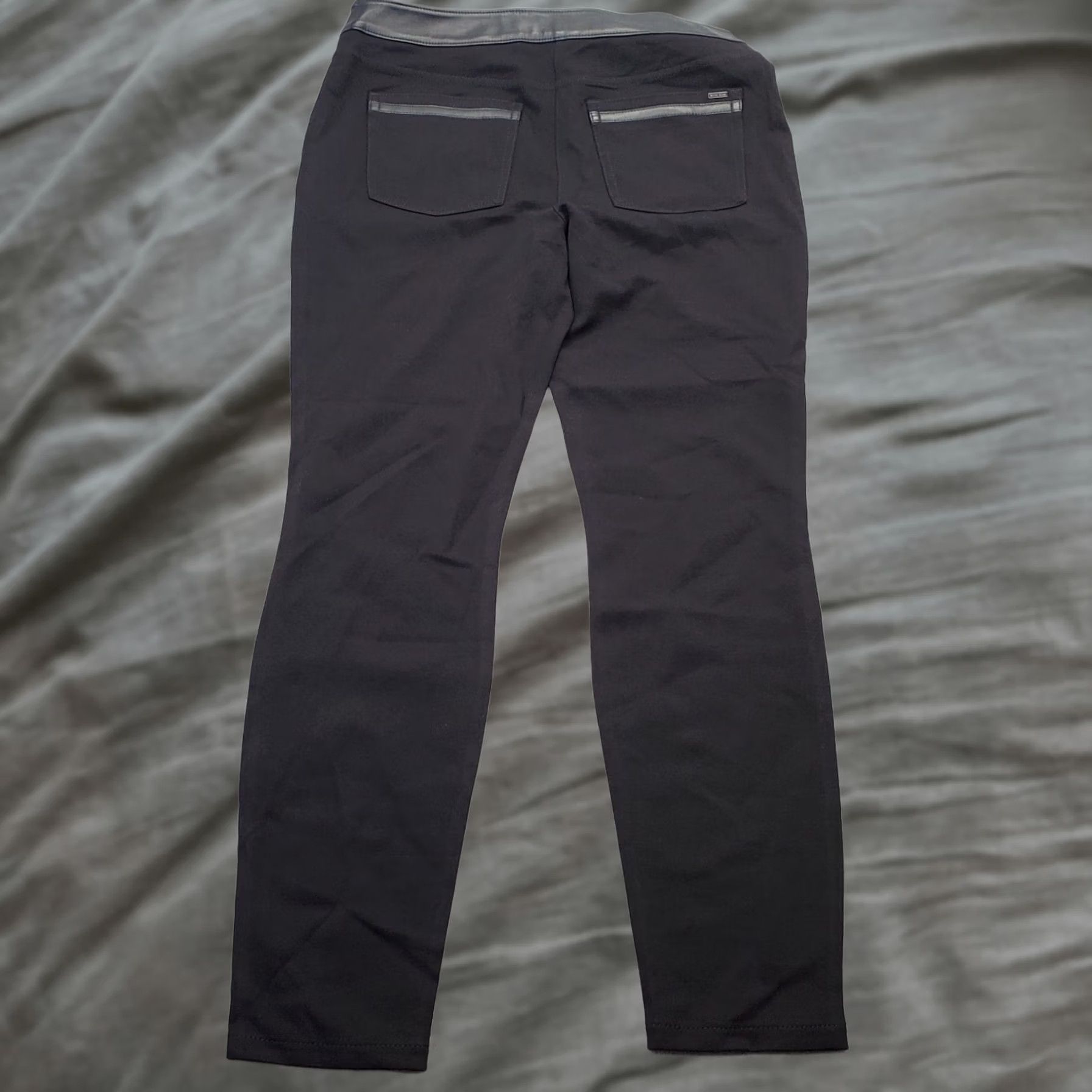 White House Black Market White House Black Market Pants Women Size 10 Black Side Zip Skinny Leg$ Size 32" / US 10 / IT 46 - 1 Thumbnail