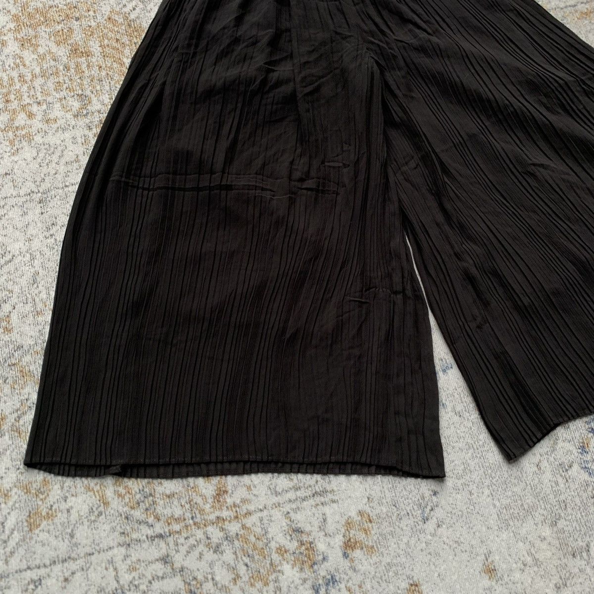 Japanese Brand Rare Japanese Brand Issey Style Uniqlo Pleats Wide Pants Size US 30 / EU 46 - 7 Thumbnail