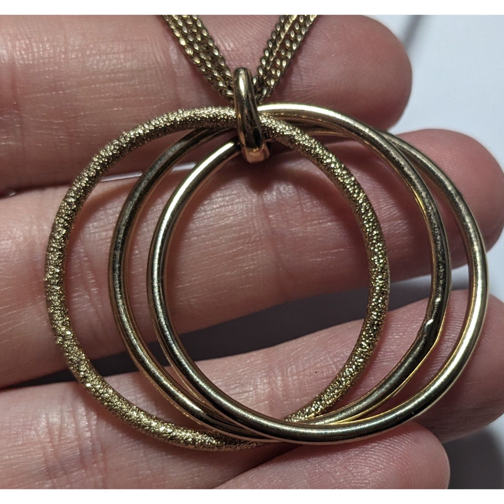 Other Gold Interlocking Circles Pendant Necklace Size ONE SIZE - 4 Thumbnail