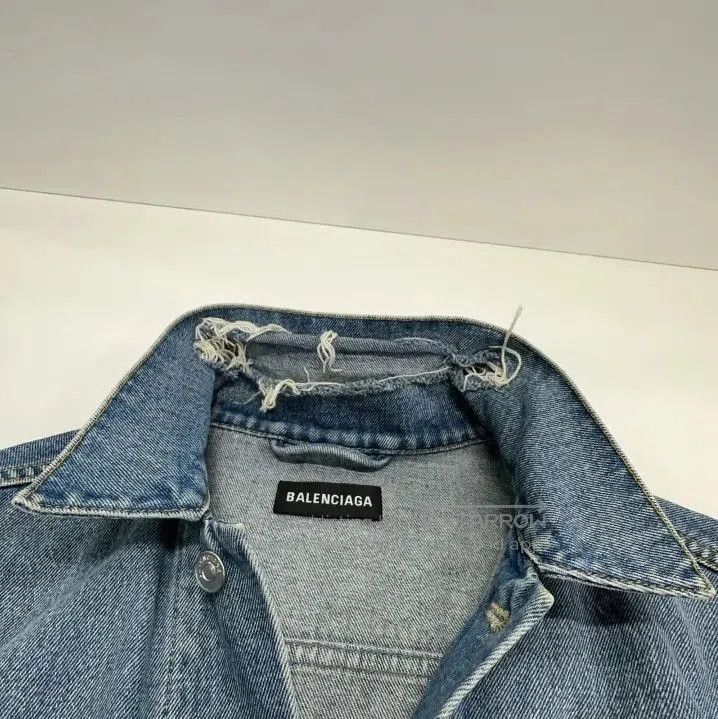 Balenciaga Balenciaga Blue Denim Button-Up Jacket. Size US L / EU 52-54 / 3 - 1 Thumbnail