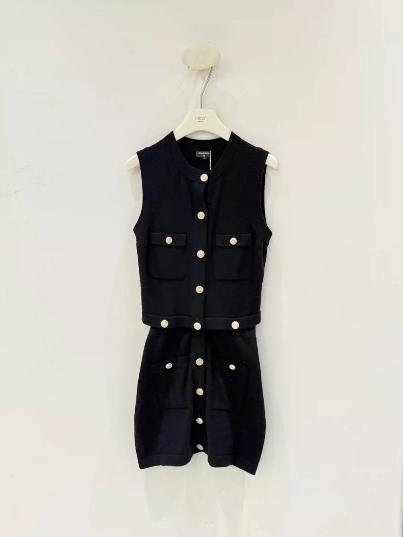 Chanel Solid color short round neck single-breasted detach