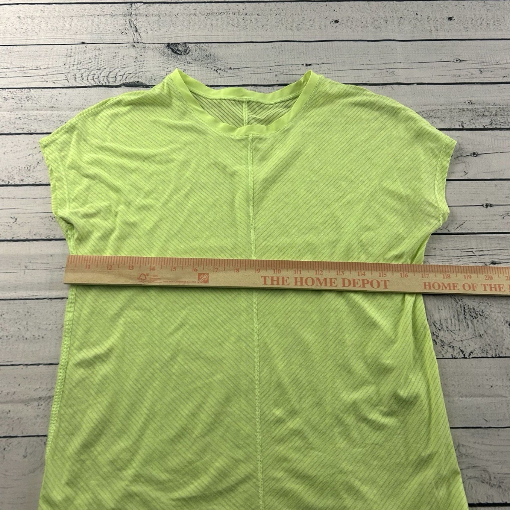Lululemon Lululemon Athletic Short Sleeve Top Women's 6/8 Yellow Shirt T-Shirt Activewear 6 Womens Yellow 90s? Size M / US 6-8 / IT 42-44 - 3 Thumbnail