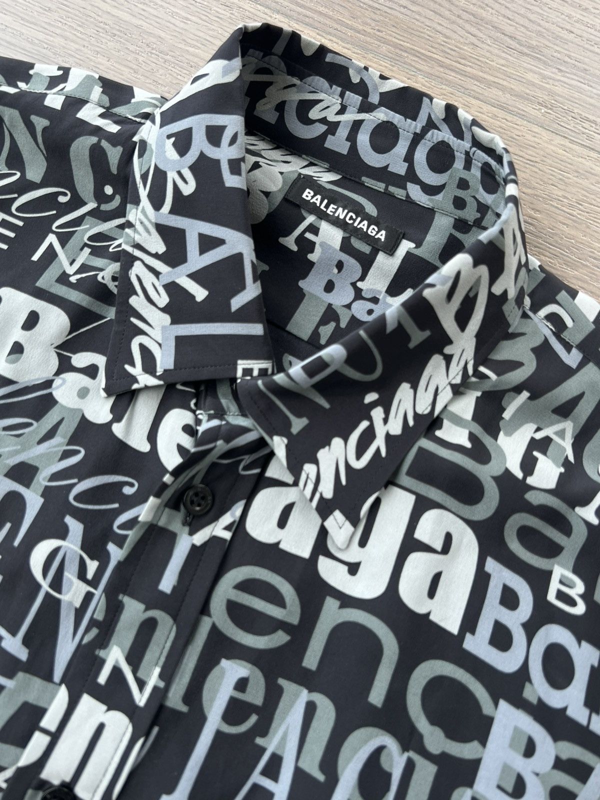 Balenciaga Balenciaga Black and Grey Silk Mixed Typo Shirt Size US L / EU 52-54 / 3 - 4 Thumbnail