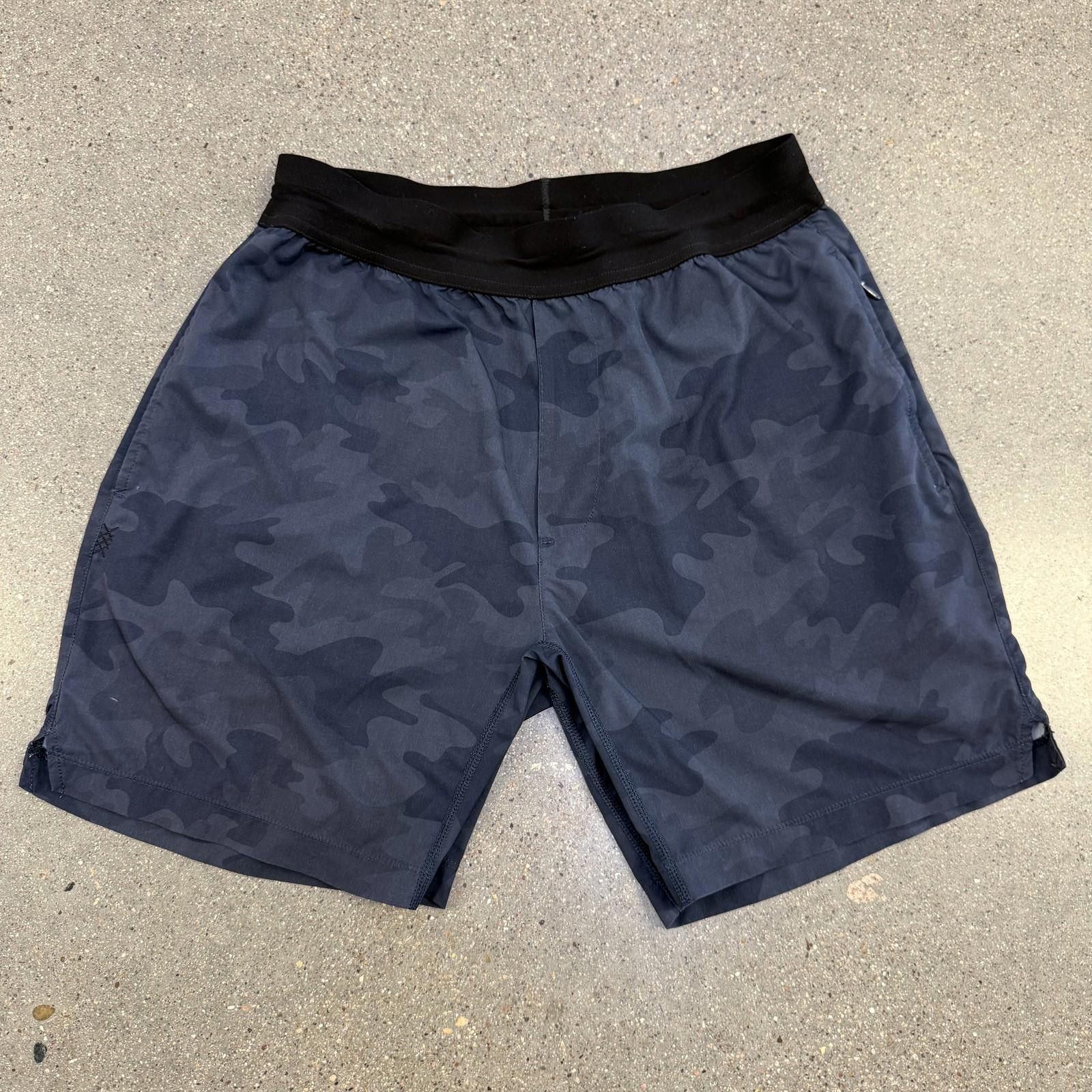 Rhone Rhone Shorts Mens M Black Camo Activewear Zip Pocket Gym Size US 32 / EU 48 - 1 Thumbnail