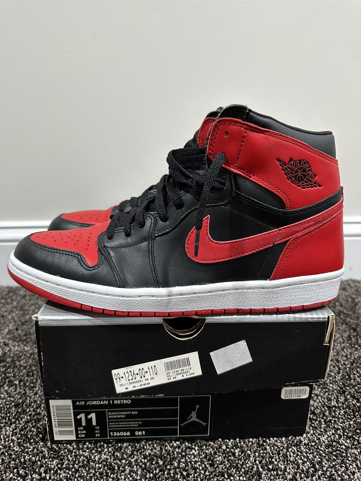 Jordan Brand Air Jordan 1 Retro Bred 2001 Sneakers Size US 11 / EU 44 - 4 Thumbnail