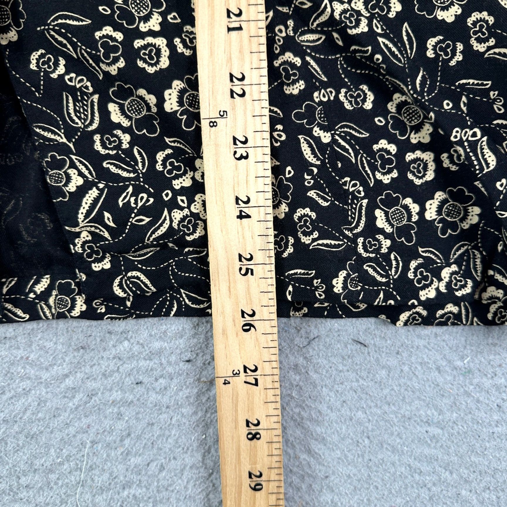Vintage Woolrich Button-Up Shirt Womens Large Black Floral Blouse Casual Knit Polyester Collared Long Sleeve Size L / US 10 / IT 46 - 7 Thumbnail