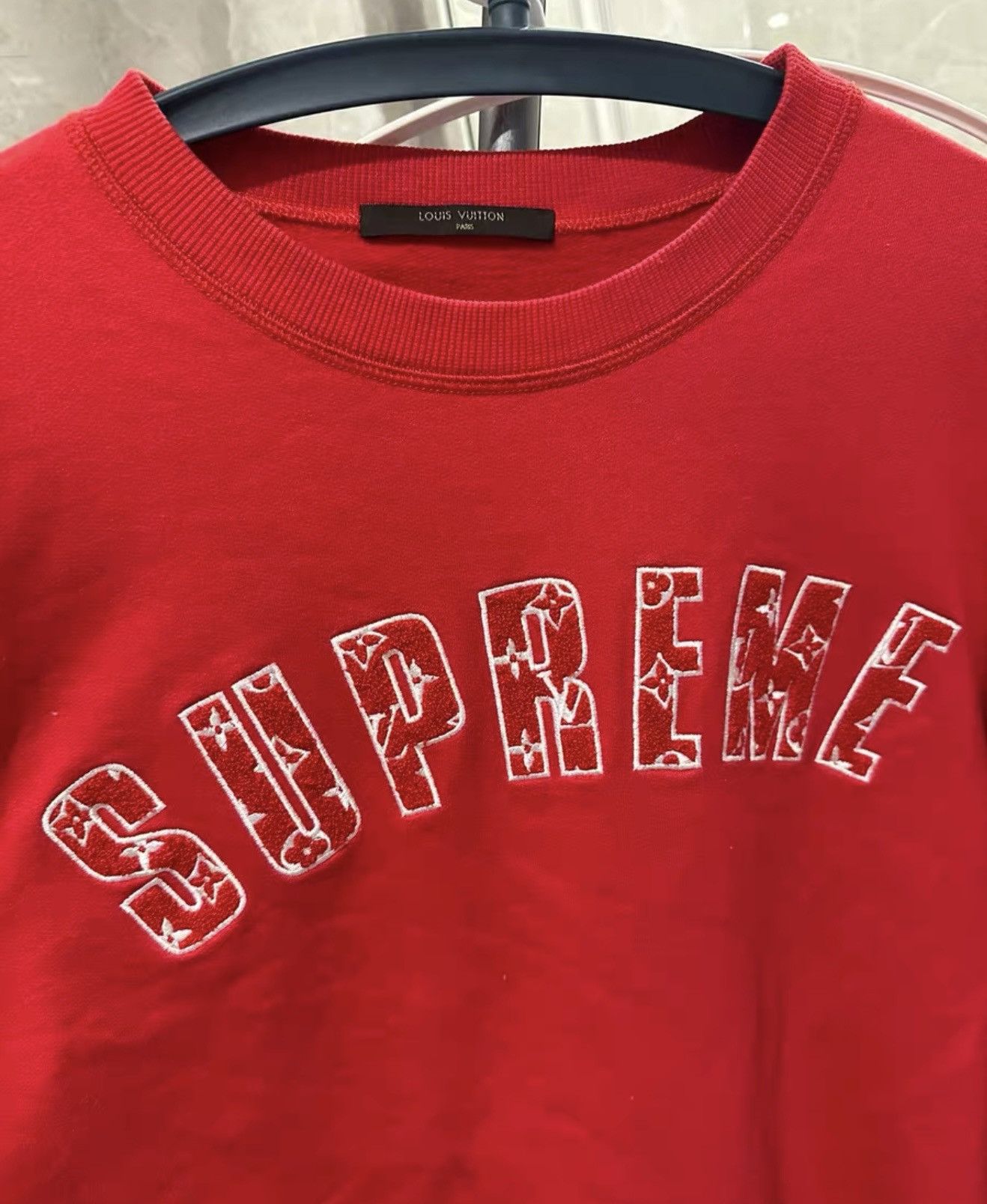 Louis Vuitton × Supreme Supreme Louis Vuitton arc logo crewneck Size US M / EU 48-50 / 2 - 2 Thumbnail