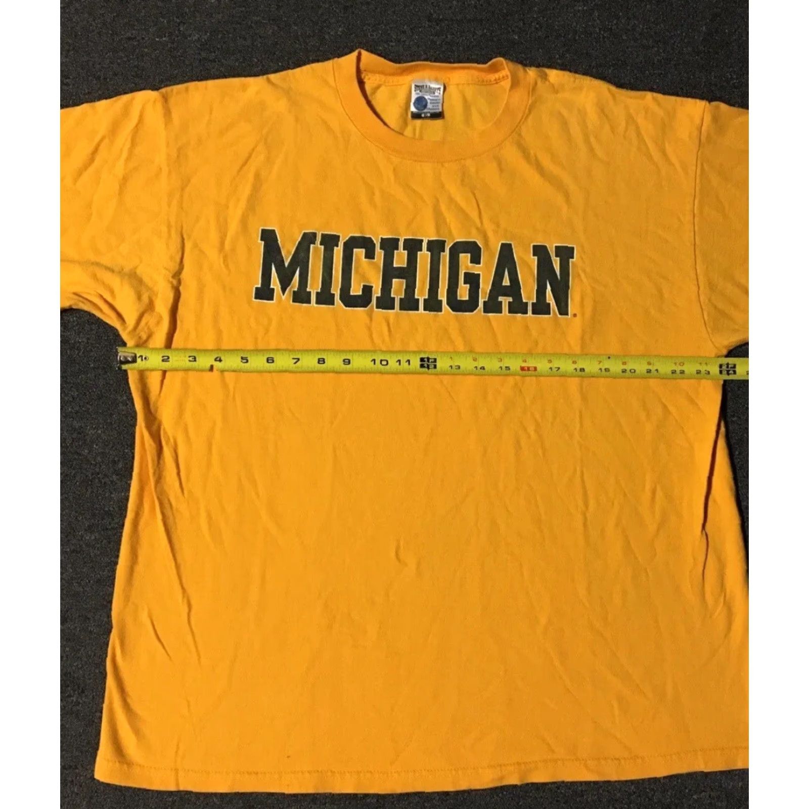 Vintage VINTAGE Michigan University Faded Spellout Shirt XL Mens Yellow 90s College Grunge Track & Field Sports University Jersey T-Shirt Size US XL / EU 56 / 4 - 7 Thumbnail