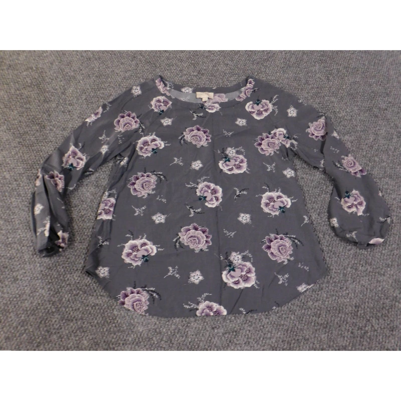 Loft LOFT Blouse Womens M Floral Henley Long Sleeve Gray Rayon Casual Shirt Womens Regular M Gray Floral Henley Long Sleeve LOFT Blouse Easter? Size M / US 6-8 / IT 42-44 - 2 Thumbnail