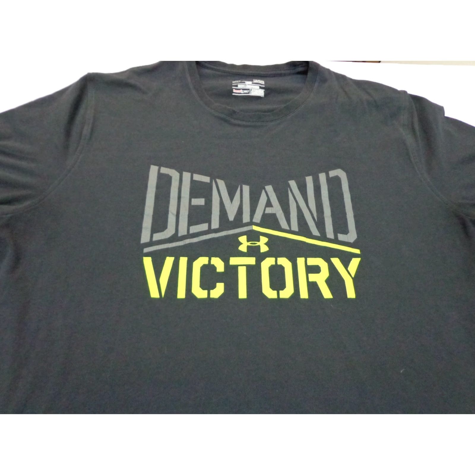 Under Armour Under Armour HeatGear T-Shirt Mens Large Black Loose Fit Short Sleeve Regular Size L Size US L / EU 52-54 / 3 - 2 Thumbnail
