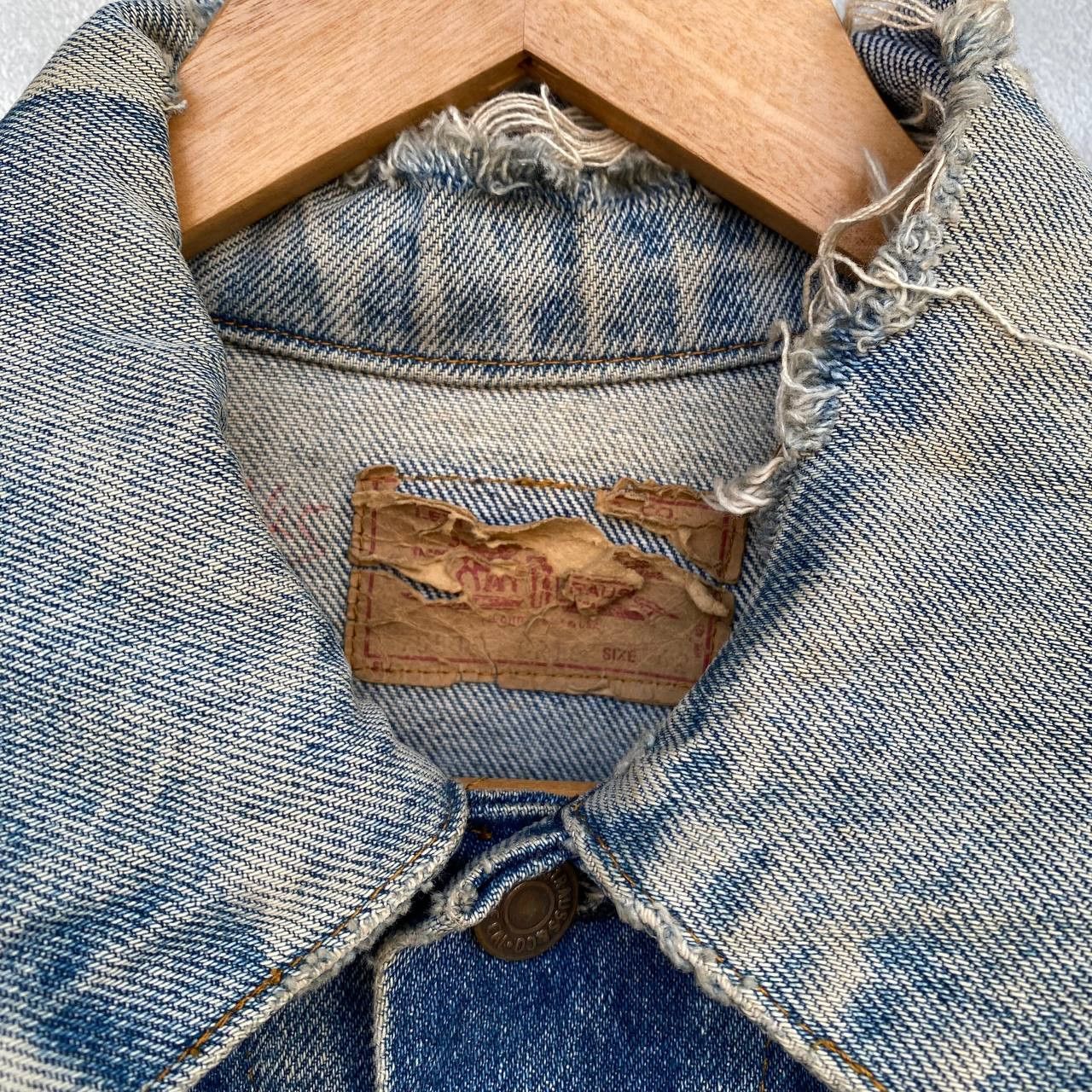 Levi's CRAZY PIECES LEVIS VINTAGE HONEYCOMBS FADED DISTRESSED DENIM Size US M / EU 48-50 / 2 - 11 Thumbnail