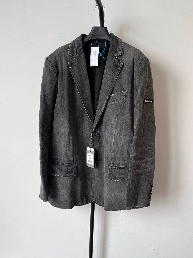 Balenciaga Balenciaga size 46 Sleeve logo washed denim blazer Size US S / EU 44-46 / 1 - 1 Thumbnail