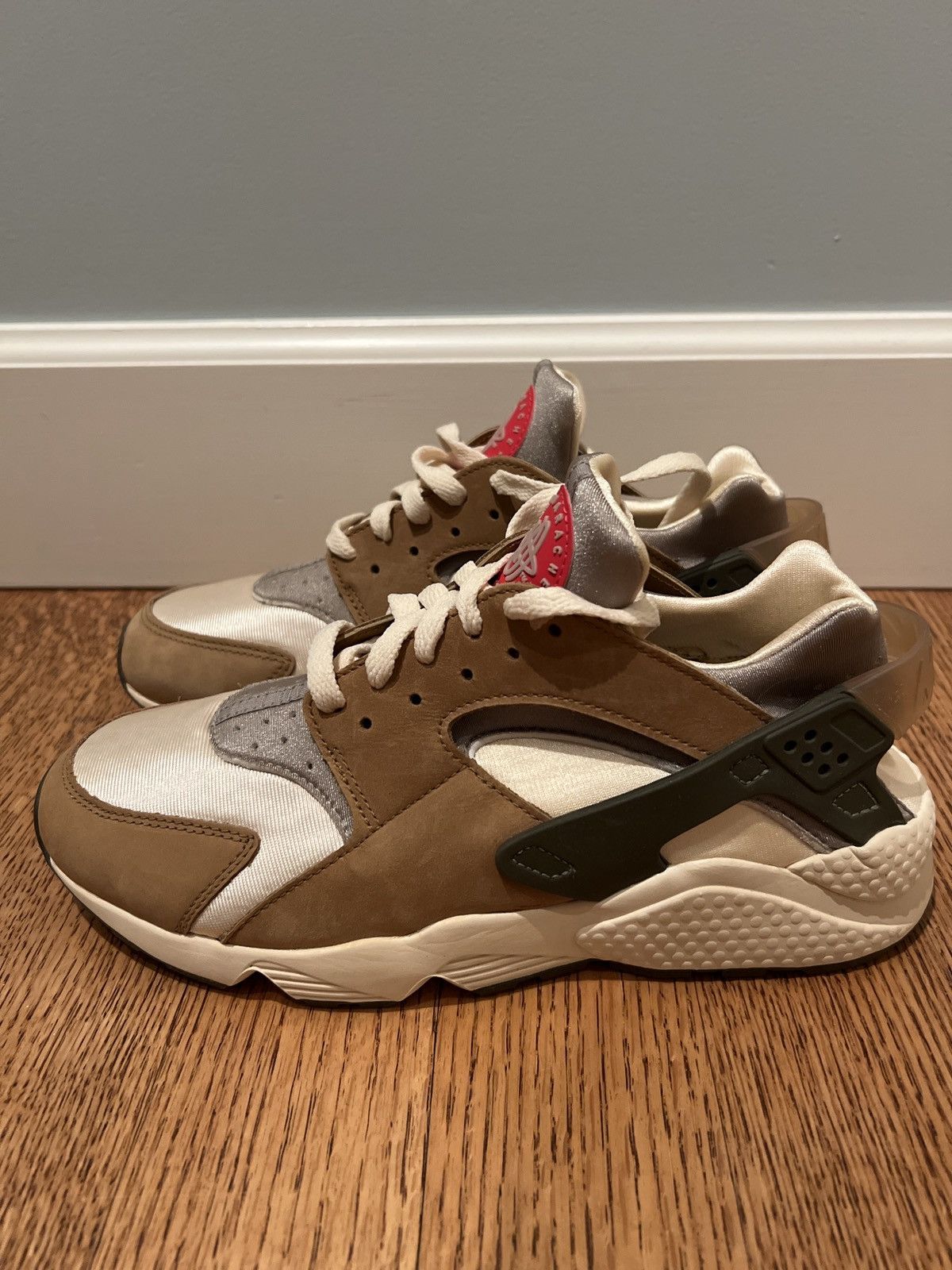 Nike × Stussy Air Hurache Nike x Stussy Size US 9.5 / EU 42-43 - 2 Thumbnail