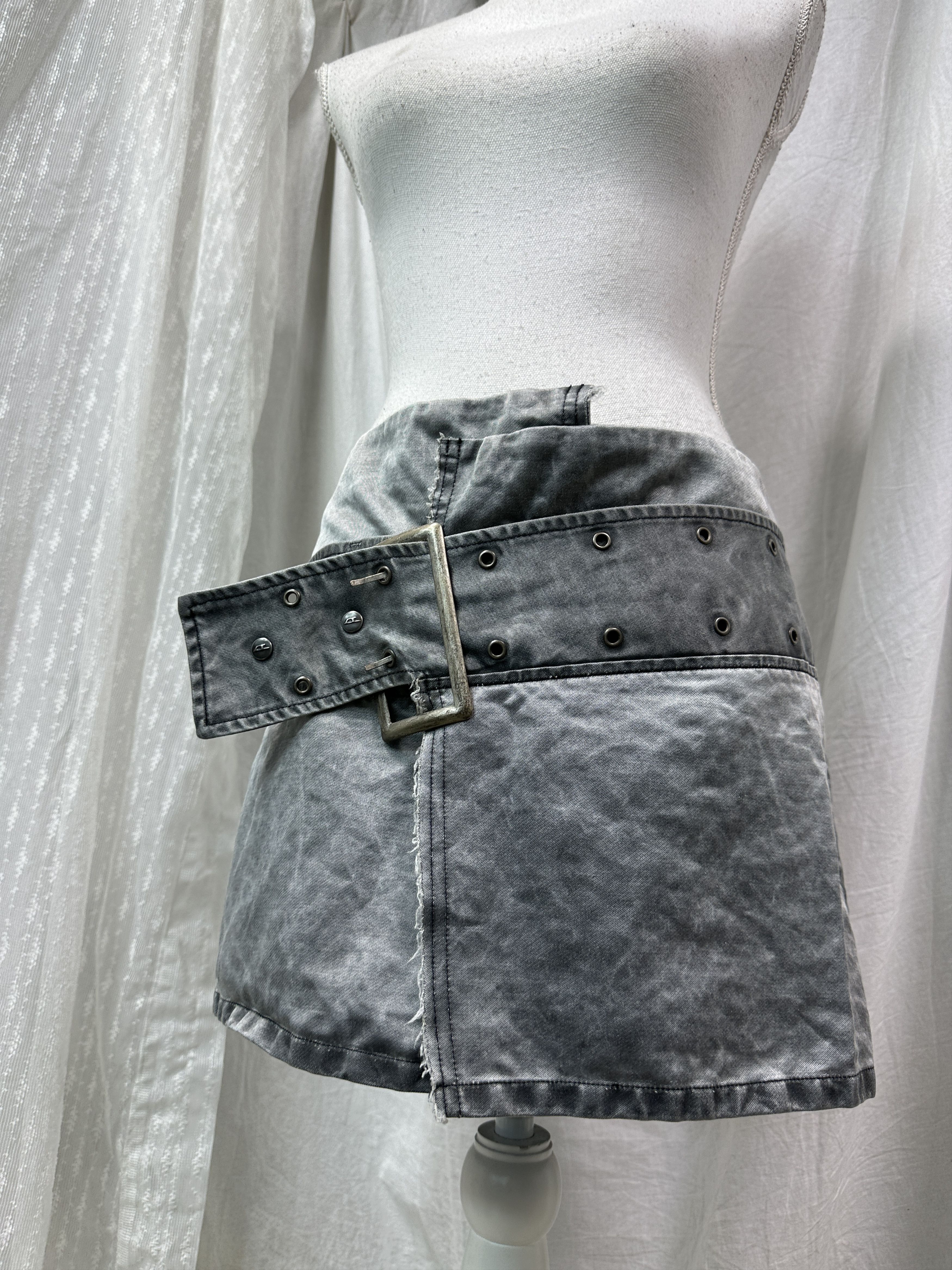 Diesel Vintage Avant Garde Grunge Diesel Mini Belt Skirt 00s Size 26" / US 2 / IT 38 - 1 Thumbnail