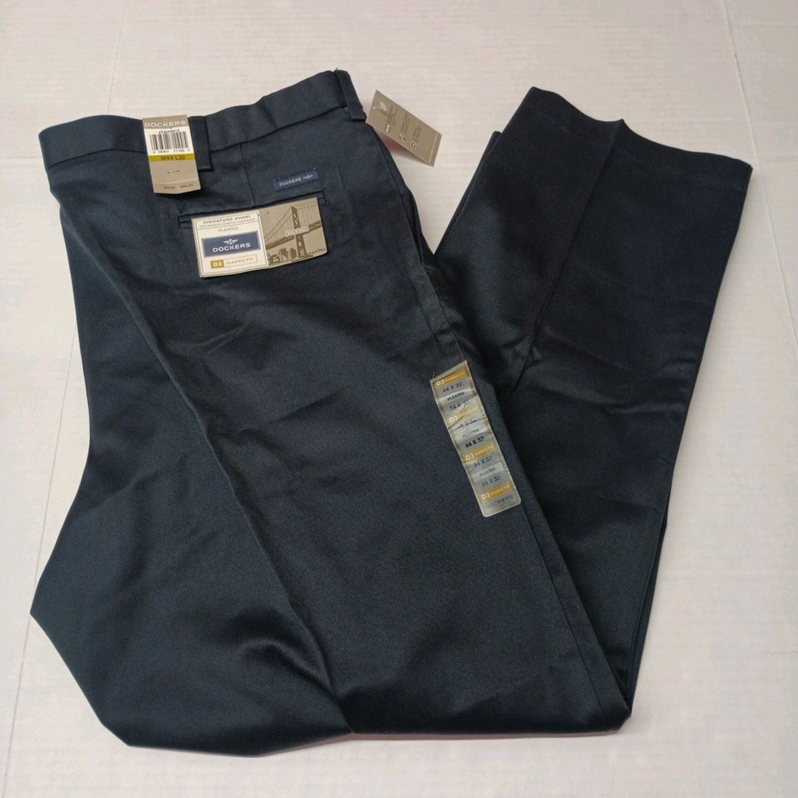 Dockers Dockers Signature Khakis Men's 44x32 Black Classic Pleated Size US 44 / EU 60 - 1 Thumbnail