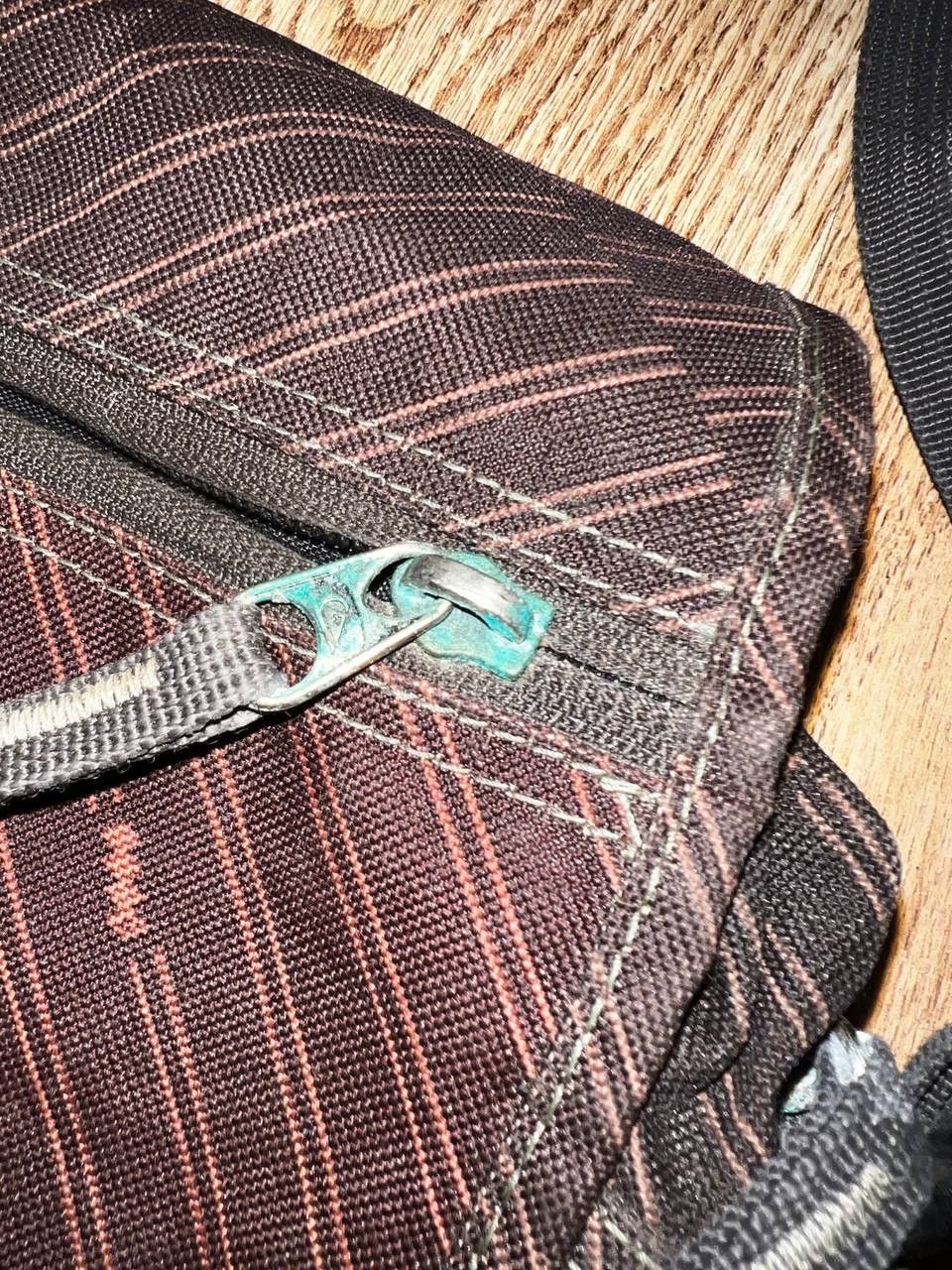 Quicksilver × Quiksilver × Vintage Vintage Quiksilver Big Logo Y2K Messenger Bag Black Size ONE SIZE - 19 Thumbnail