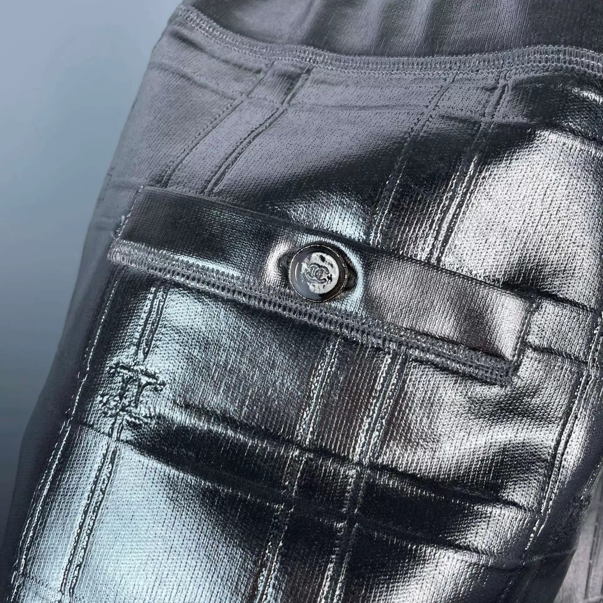 Chanel Chanel 25c Runway Quilted Silver Logo Skirt Size 40 Size 28" / US 6 / IT 42 - 3 Thumbnail